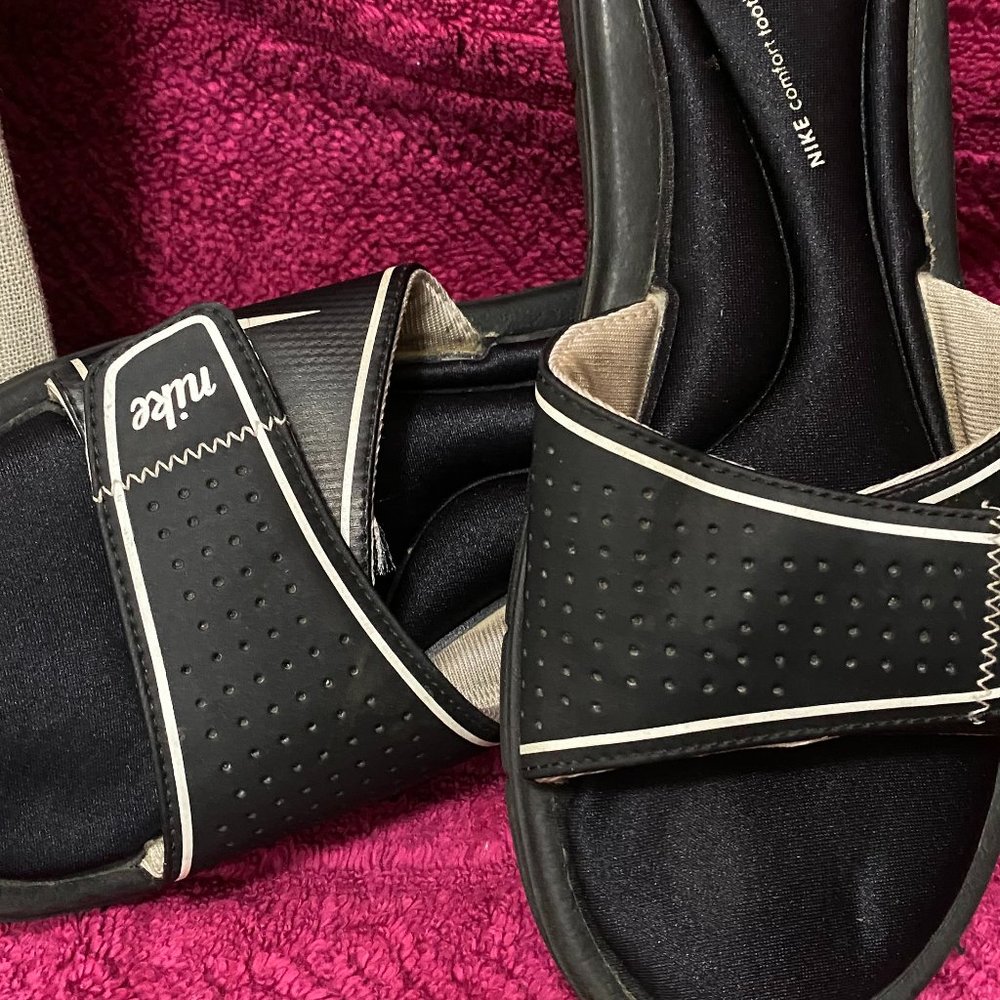 WOmen's Nike Slides size 8